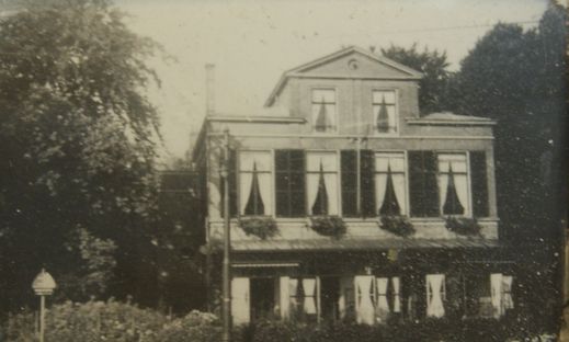 Kanaalvilla bij de Witte Brug